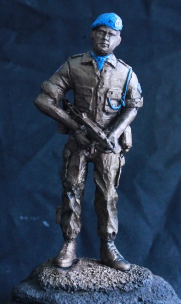 Unifil Brons Libanon opgerolde mouw Uzi