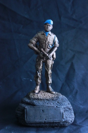 Unifil Brons Libanon opgerolde mouw Uzi