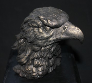 Adelaar Groot op sokkel