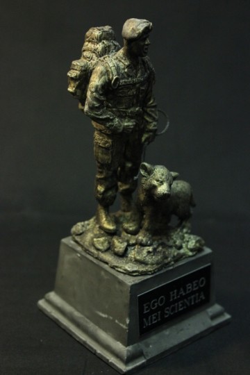 Instructeur met staande welp