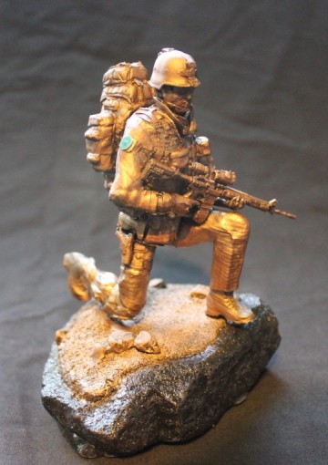 Isaf Militair met Colt