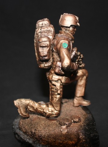 Isaf Militair met Colt